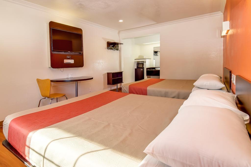 Motel 6 Garden Grove Bagian luar foto
