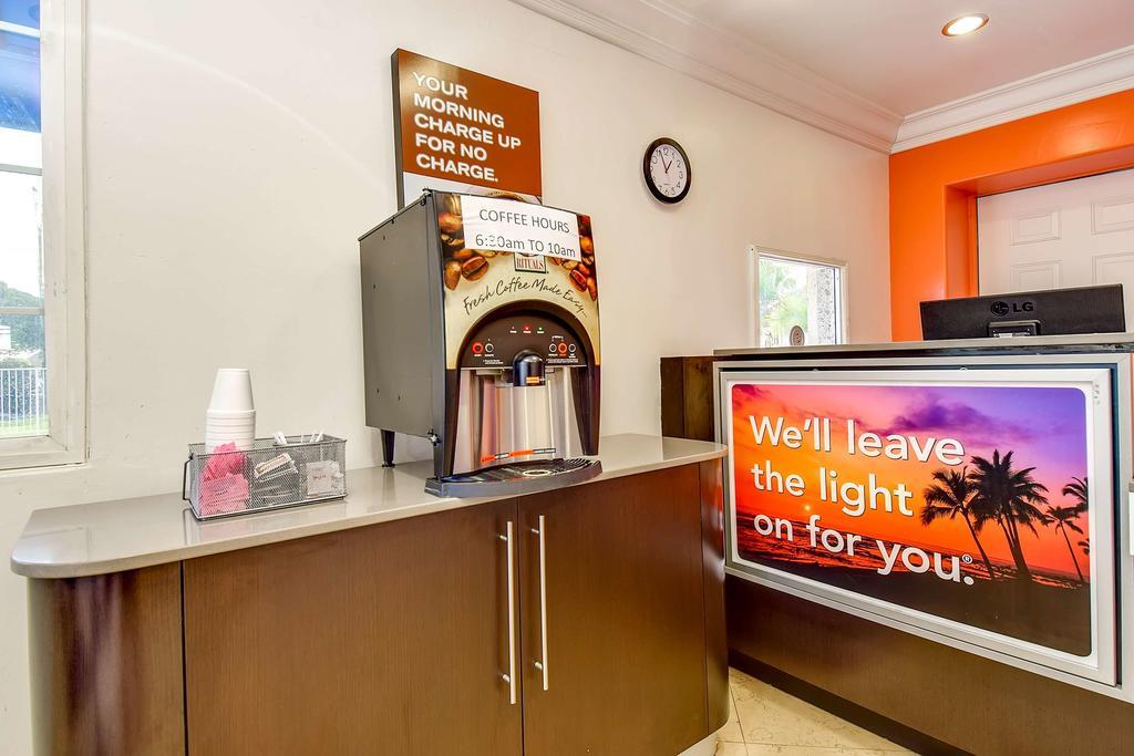 Motel 6 Garden Grove Bagian luar foto