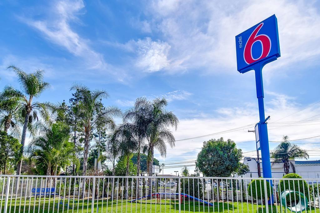 Motel 6 Garden Grove Bagian luar foto